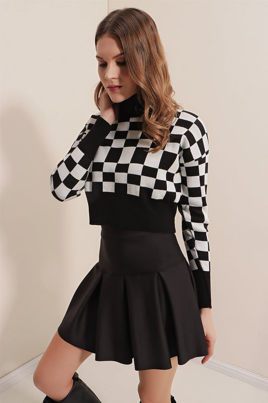 Rodi Square Turtleneck Crop Sweater RD24KB010091