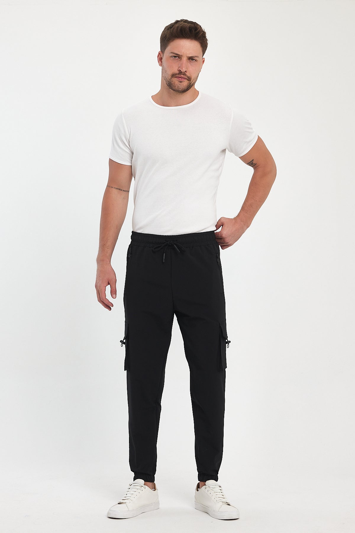 Jogger Pants with Zipper Pocket 002402