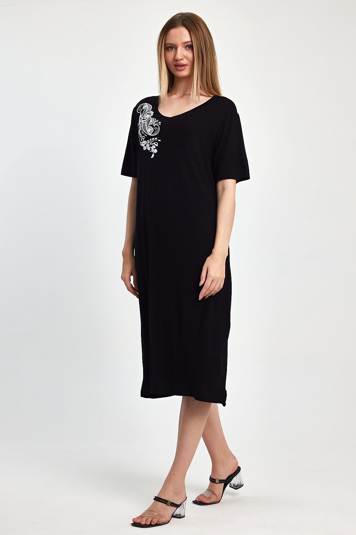 Women's Right Chest Embroidered Combed Cotton Dress 1040