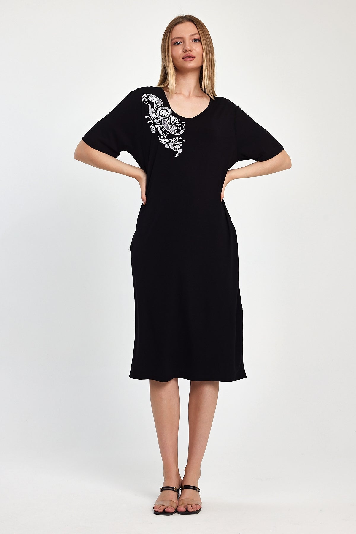 Women's Right Chest Embroidered Combed Cotton Dress 1040