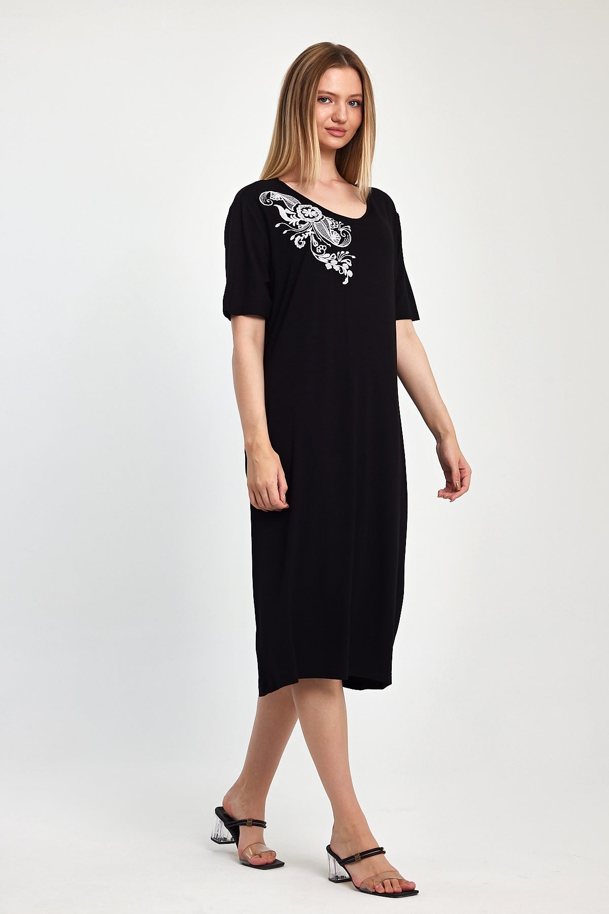 Women's Right Chest Embroidered Combed Cotton Dress 1040