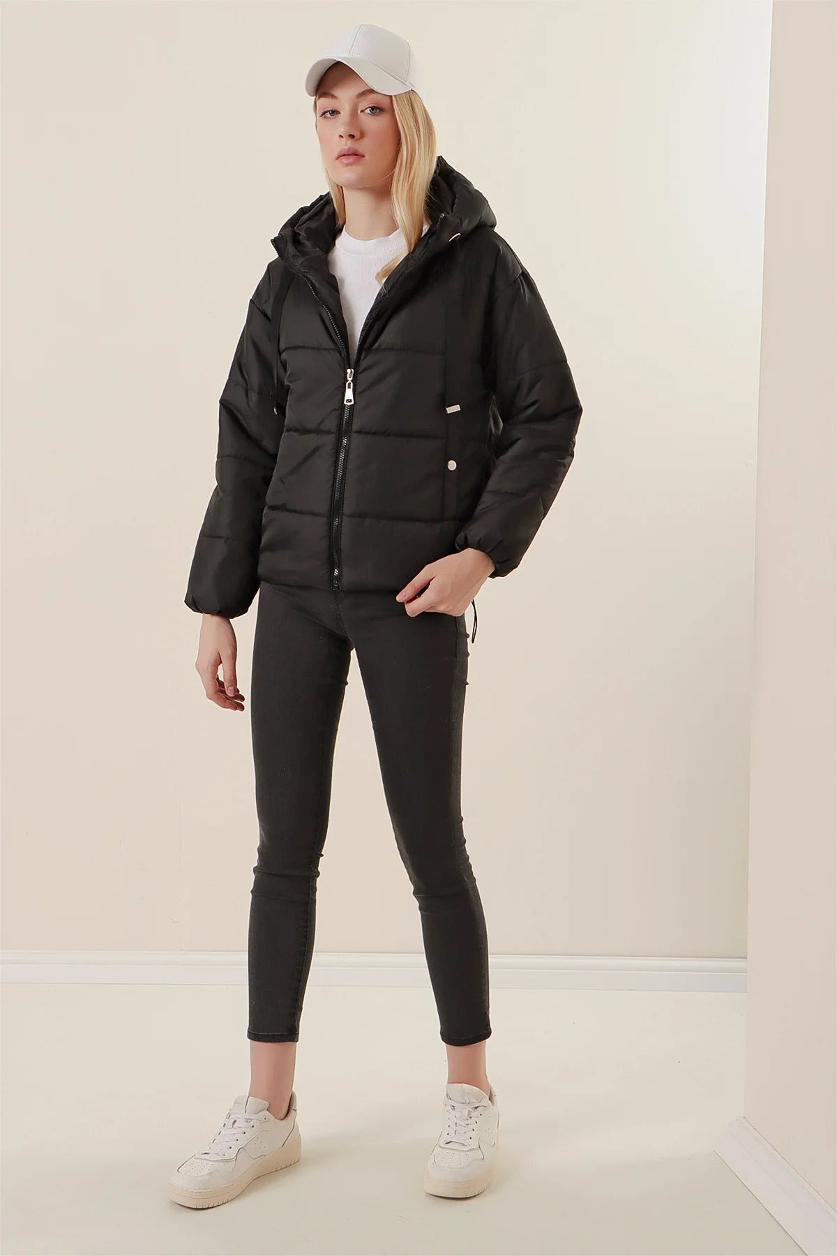 Rodi Women's Puffer Jacket Short Hooded DS22KB025117
