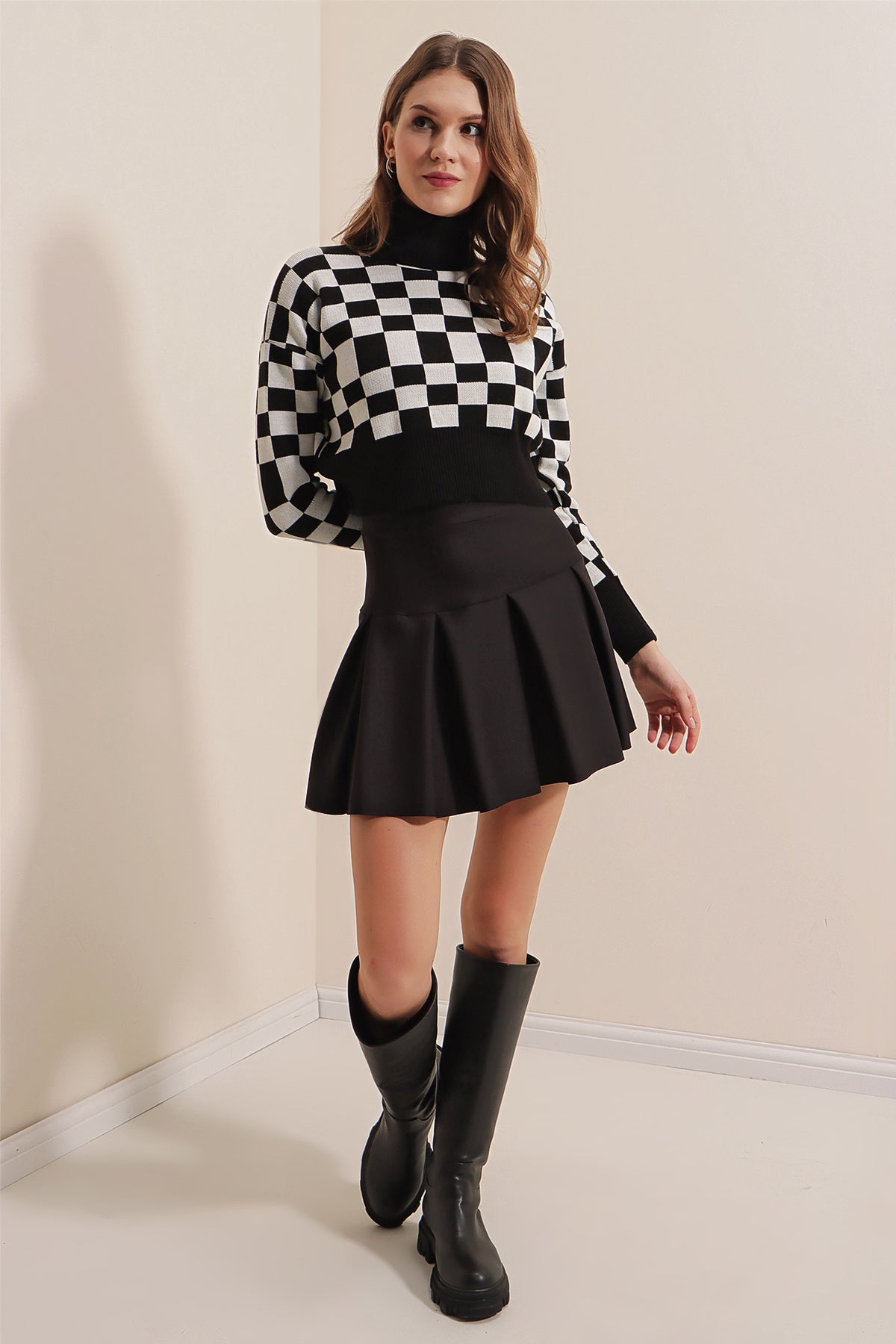 Rodi Square Turtleneck Crop Sweater RD24KB010091